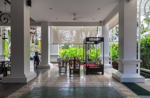 The Old Phuket - Karon Beach Resort, Interior entrance