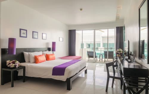 The Old Phuket - Karon Beach Resort, Room