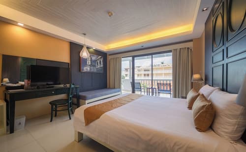 The Old Phuket - Karon Beach Resort, Room