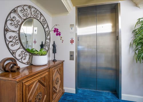 Naples Bay Resort & Marina, Reception