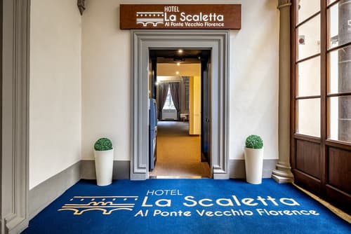 Hotel La Scaletta Al Ponte Vecchio, Interior entrance