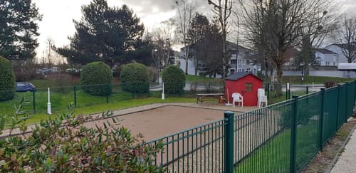 The Originals City, Hôtel Éden, Sport court