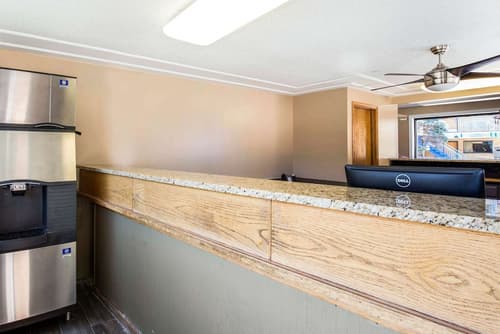 Rodeway Inn Lyons - La Grange, Lobby