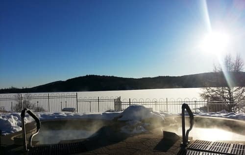 Manoir du Lac Delage, Outdoor spa tub