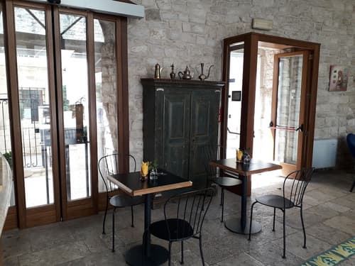 S. Martin Hotel, Interior entrance