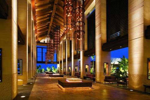 The Cove at Atlantis, Interior entrance
