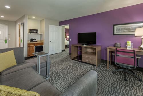 La Quinta Inn & Suites by Wyndham Visalia/Sequoia Gateway, Room