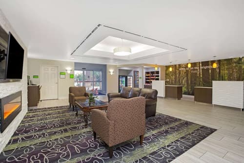 La Quinta Inn & Suites by Wyndham Visalia/Sequoia Gateway, Lobby