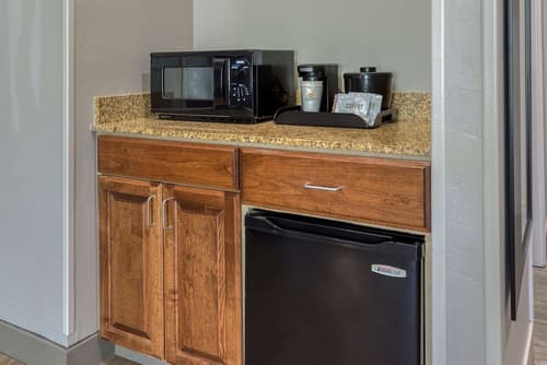 La Quinta Inn & Suites by Wyndham Visalia/Sequoia Gateway, Room