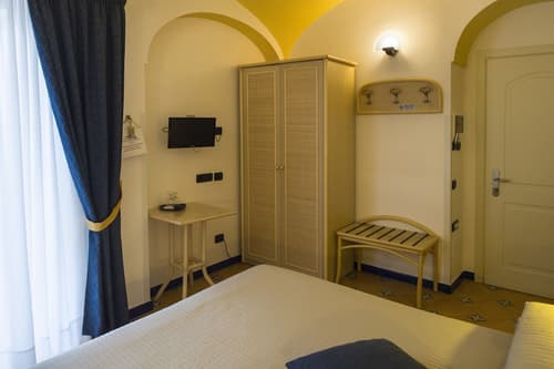 Hotel Bellevue Suite, Room