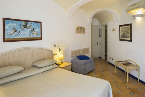 Hotel Bellevue Suite, Room