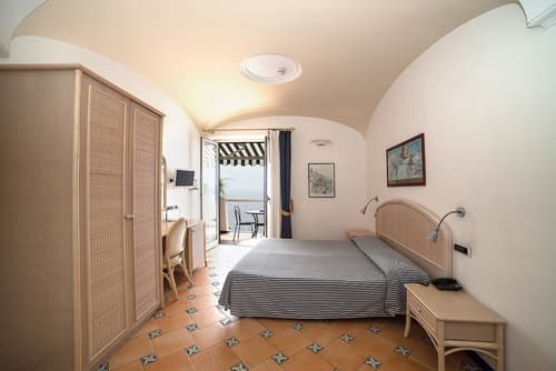 Hotel Bellevue Suite, Room