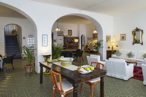 Hotel Bellevue Suite, Lobby lounge