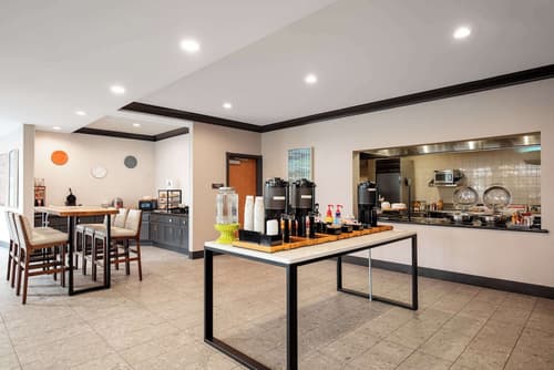 Hilton Garden Inn Kalispell, Breakfast area