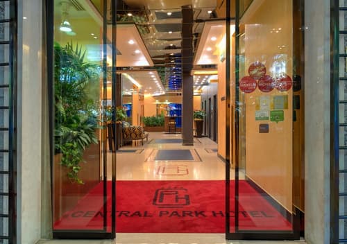 Central Park Hotel Modena, Interior entrance