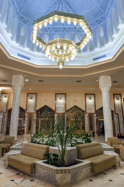El Mouradi Douz, Lobby