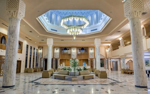 El Mouradi Douz, Interior entrance