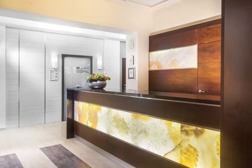 Hotel Lunik, Reception