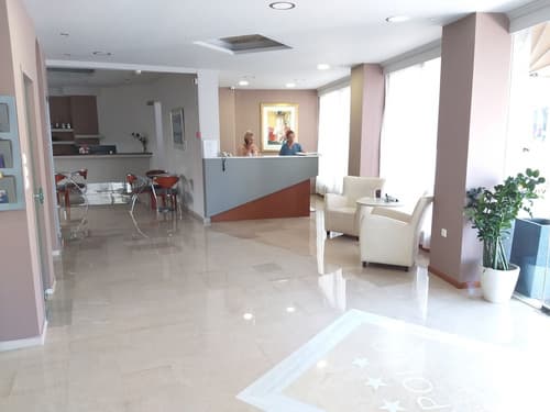 Apollo Hotel, Reception