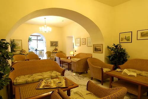 Hotel Eden, Lobby lounge