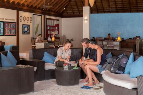 Vilamendhoo Island Resort & Spa, Lobby sitting area