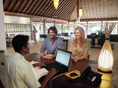 Vilamendhoo Island Resort & Spa, Reception