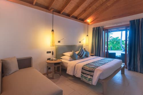 Vilamendhoo Island Resort & Spa, Room
