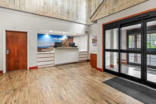 La Quinta Inn & Suites by Wyndham Boone University, Lobby