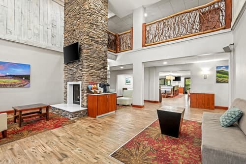 La Quinta Inn & Suites by Wyndham Boone University, Lobby
