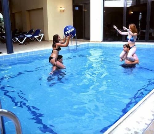 Alexandra Hotel, Outdoor pool