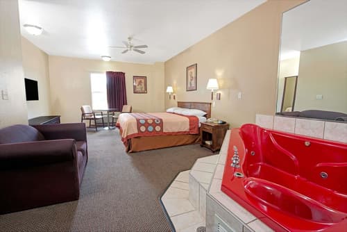 Super 8 by Wyndham St. Louis Airport, Room