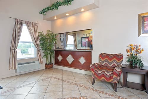 Super 8 by Wyndham St. Louis Airport, Lobby