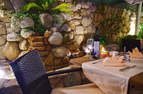 Hotel Perla, Outdoor dining