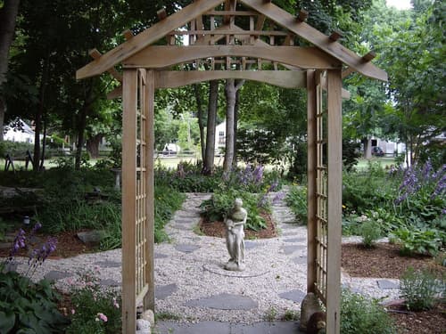 Isaiah Jones Homestead Bed & Breakfast, Property grounds