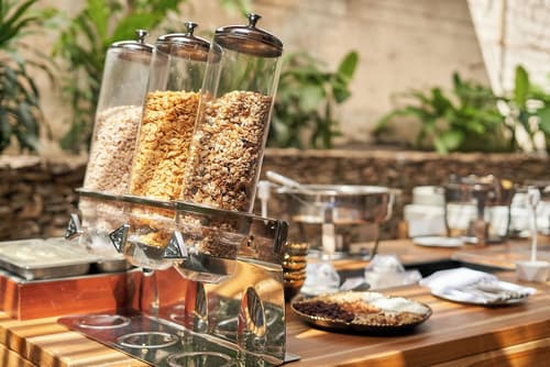 Hotel Poblado Alejandria, Breakfast buffet