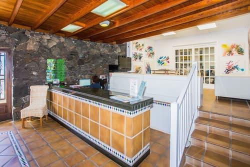 Apartamentos Los Tulipanes, Reception