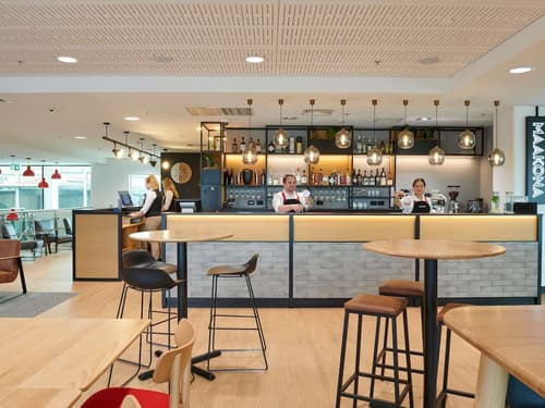 ibis Hamilton Tainui, Bar (on property)