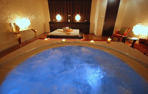 Grand Hotel Bernardin, Indoor spa tub
