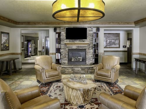 Yellowstone Park Hotel, Lobby