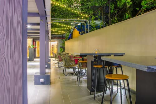 T24 Retro, Restaurant