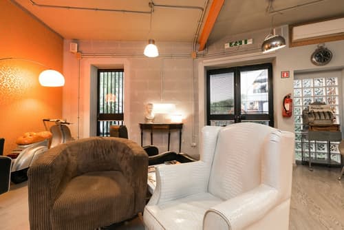 Orange Hotel, Lobby sitting area