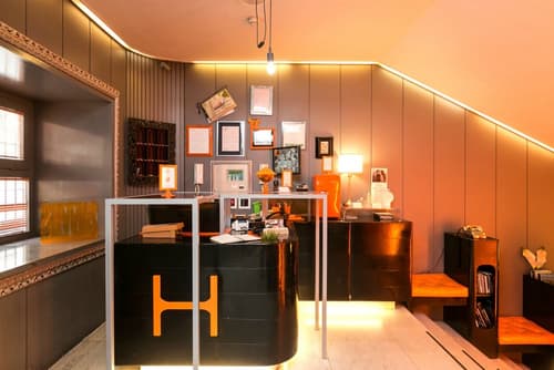 Orange Hotel, Reception