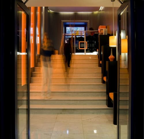 Orange Hotel, Interior entrance