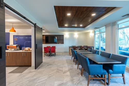 Holiday Inn Express & Suites Asheville Downtown by IHG, Breakfast area