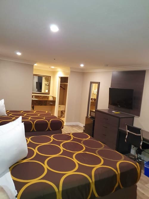 Super 8 by Wyndham Cypress Buena Park Area, Room