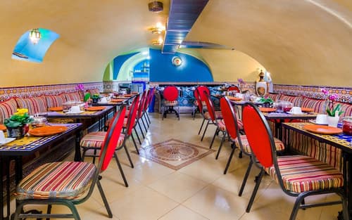 Hotel Mozart, Food court