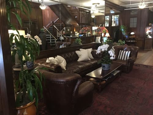 Park Plaza Hotel, Lobby sitting area