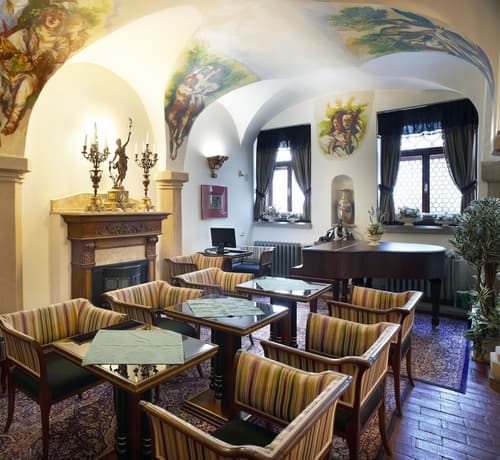 Hotel Royal Ricc, Check-in/check-out kiosk