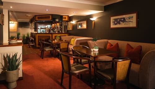 Downhill Inn, Bar (on property)