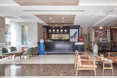 Adelphi Suites Bangkok, Reception